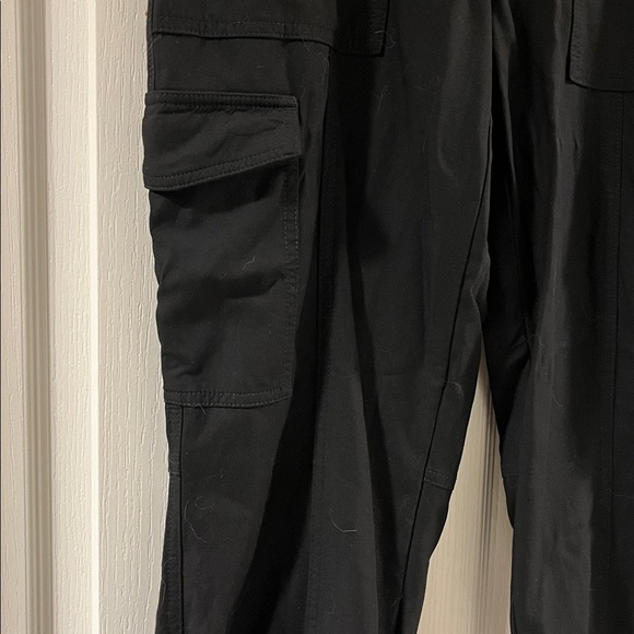 Banana Republic Women’s Cargo Pants - Black - Picture 3 of 6